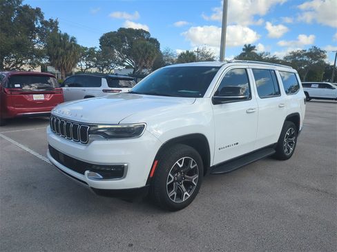 Used 2023 Jeep Wagoneer Series III w/ Preferred Equipment Group image 10