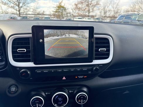Used 2022 Hyundai Venue Limited image 27