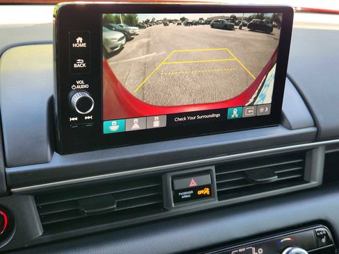Used 2025 Honda Pilot Touring image 17
