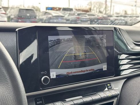 Used 2025 Toyota Camry LE image 18