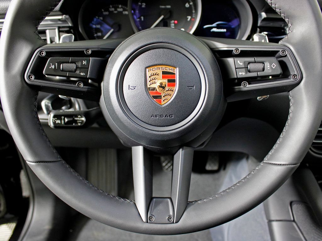 Certified 2026 Porsche Macan AWD/4WD image 22
