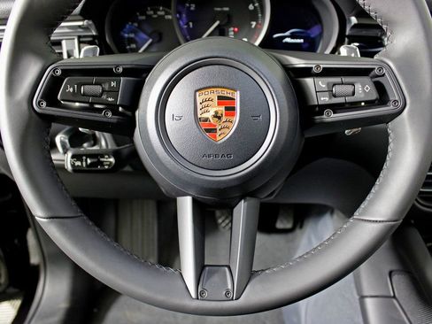 Certified 2026 Porsche Macan AWD/4WD image 22