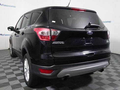 Used 2017 Ford Escape SE w/ SE Cold Weather Package AWD/4WD image 9