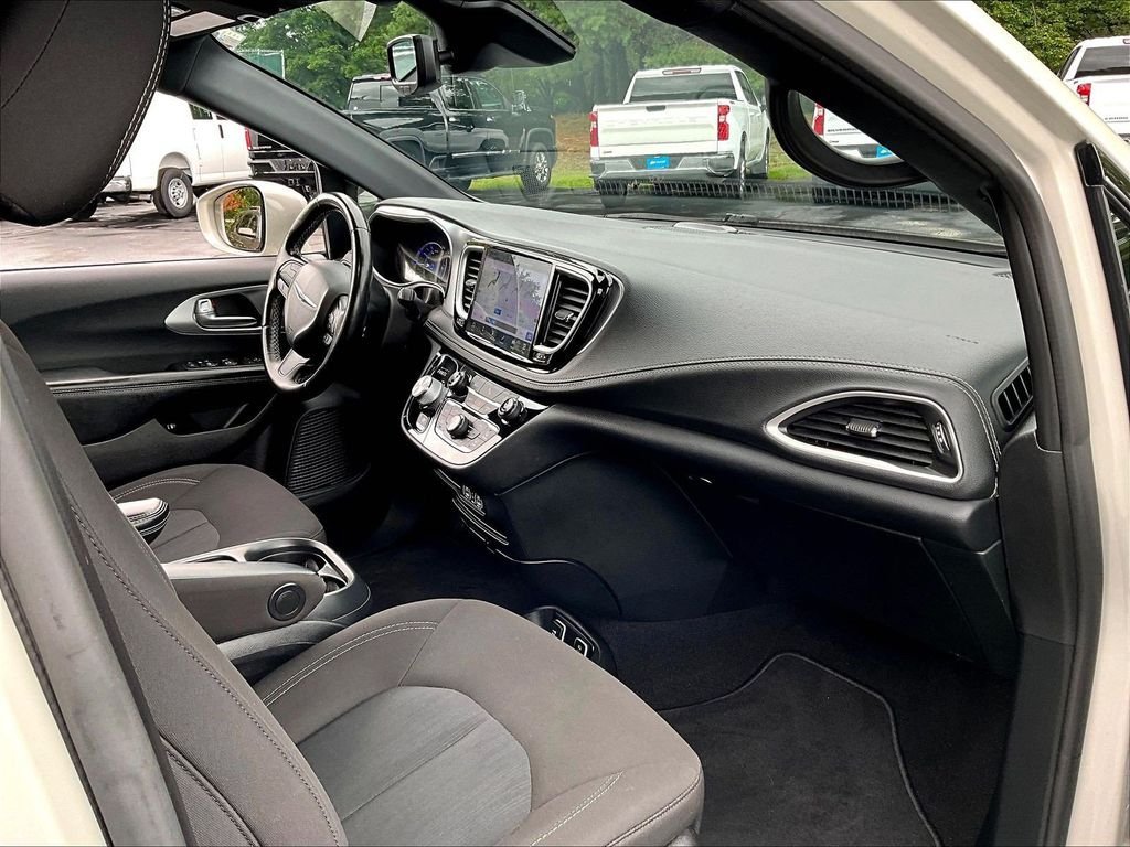 Used 2021 Chrysler Pacifica Touring w/ S Appearance Package FWD image 22
