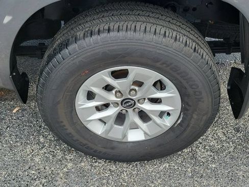 Used 2024 Nissan Frontier SV RWD image 7