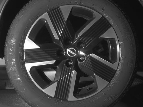 Used 2025 Nissan Kicks SV image 15