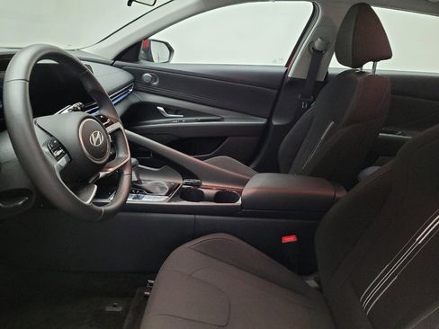 Used 2025 Hyundai Elantra SEL FWD image 17