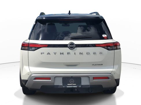 Used 2024 Nissan Pathfinder Platinum FWD image 6
