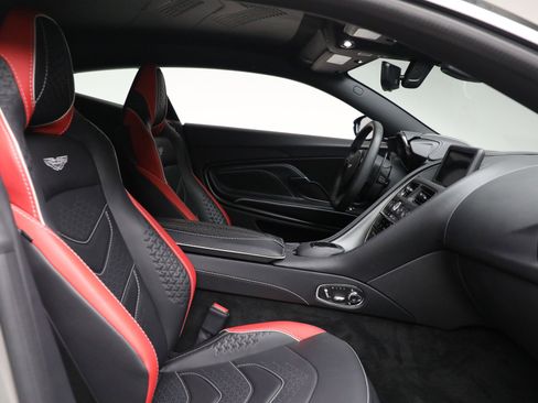Used 2023 Aston Martin DBS Coupe image 25