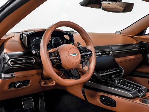 Used 2025 Aston Martin Vanquish image 12