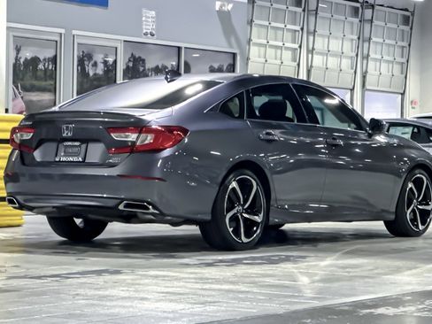 Used 2018 Honda Accord Sport image 8