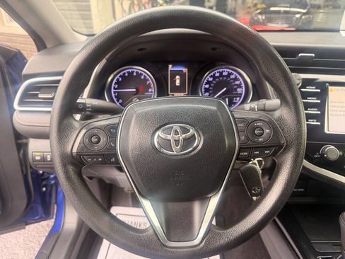 Used 2018 Toyota Camry LE FWD image 16