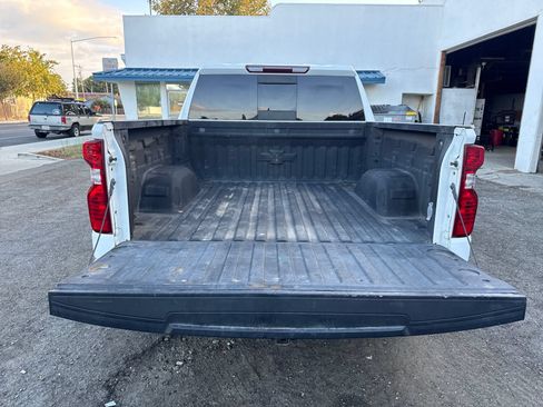 Used 2023 Chevrolet Silverado 1500 LT AWD/4WD image 23