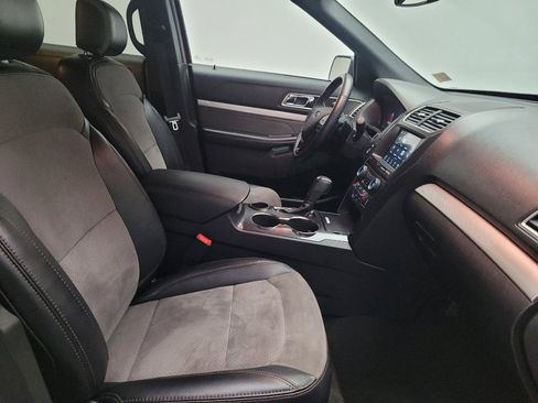 Used 2017 Ford Explorer XLT FWD image 21