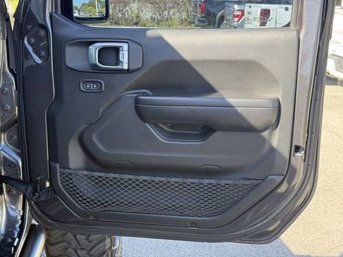Used 2018 Jeep Wrangler Unlimited Sport S image 35