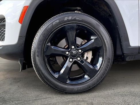 Certified 2023 Jeep Grand Cherokee Altitude image 8