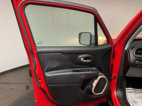 Used 2015 Jeep Renegade Limited image 10