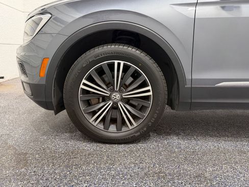 Used 2018 Volkswagen Tiguan SEL FWD image 11