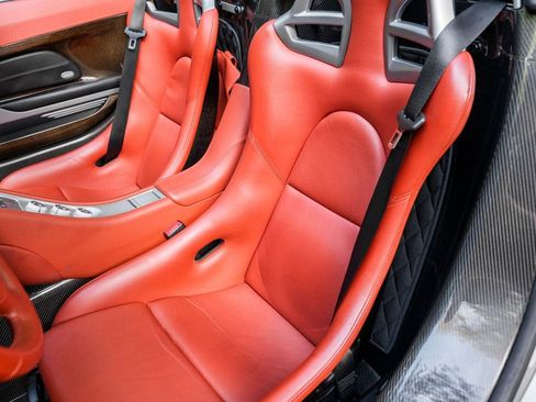 Used 2004 Porsche Carrera GT RWD image 20