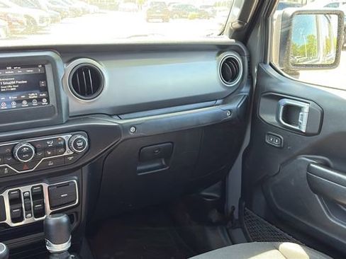 Used 2021 Jeep Gladiator Sport AWD/4WD image 24