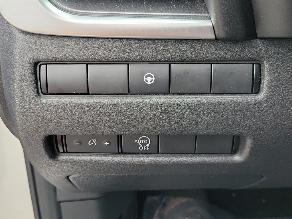 Used 2023 Nissan Rogue SV FWD image 31
