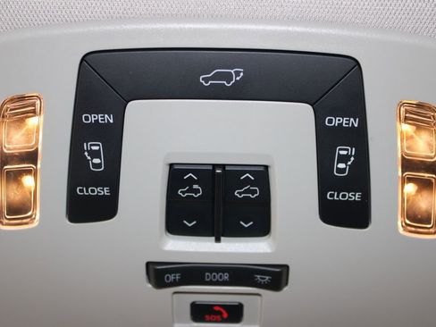 Used 2024 Toyota Sienna XLE image 49