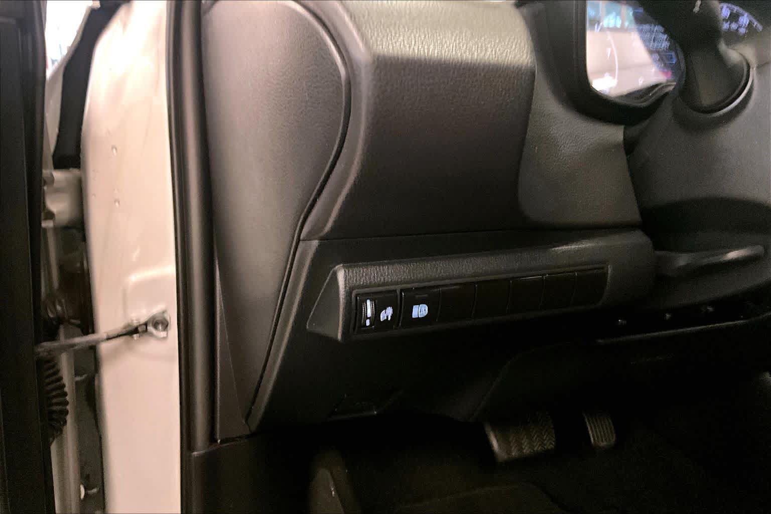 Used 2024 Toyota Corolla SE FWD image 30