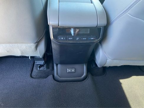Used 2023 Toyota Highlander XLE FWD image 21