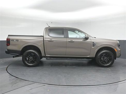 Used 2025 Ford Ranger Lariat w/ Black Appearance Package image 8