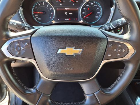 Used 2023 Chevrolet Traverse LT image 9