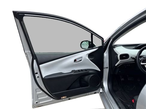 Used 2017 Toyota Prius Two image 23