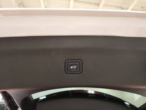 Used 2018 Buick Enclave Essence image 28