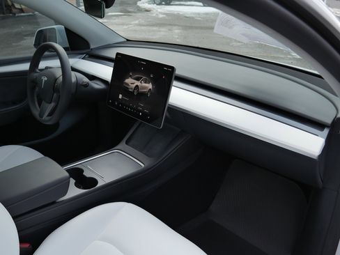 Used 2023 Tesla Model Y Long Range image 17