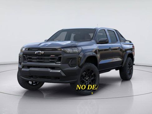 New 2026 Chevrolet Colorado Trail Boss w/ Midnight Edition AWD/4WD image 6