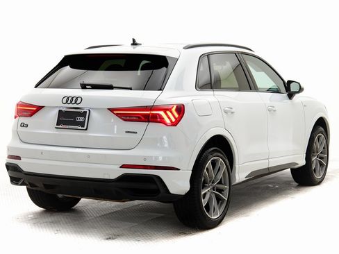 Certified 2025 Audi Q3 2.0T Premium image 3
