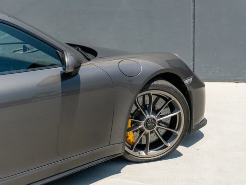 Used 2018 Porsche 911 GT3 RWD image 41
