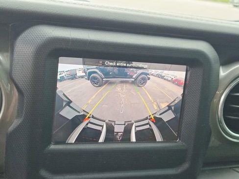 Used 2020 Jeep Wrangler Unlimited Sahara AWD/4WD image 26