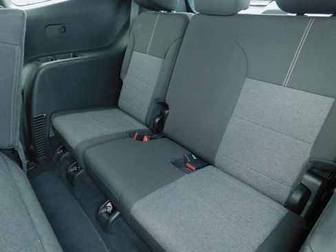 Used 2025 GMC Acadia Elevation image 23