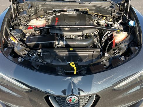 Used 2019 Alfa Romeo Stelvio Ti Sport w/ Quick Order Package 22S Sport AWD/4WD image 39