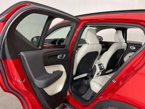 Certified 2025 Volvo XC40 B5 Ultra AWD/4WD image 35