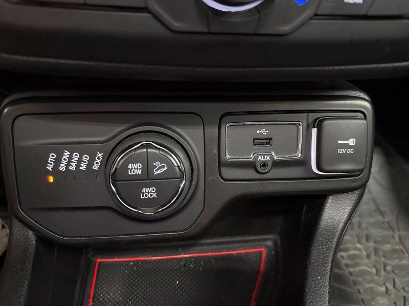 Used 2020 Jeep Renegade Trailhawk w/ Premium Leather Group AWD/4WD image 34