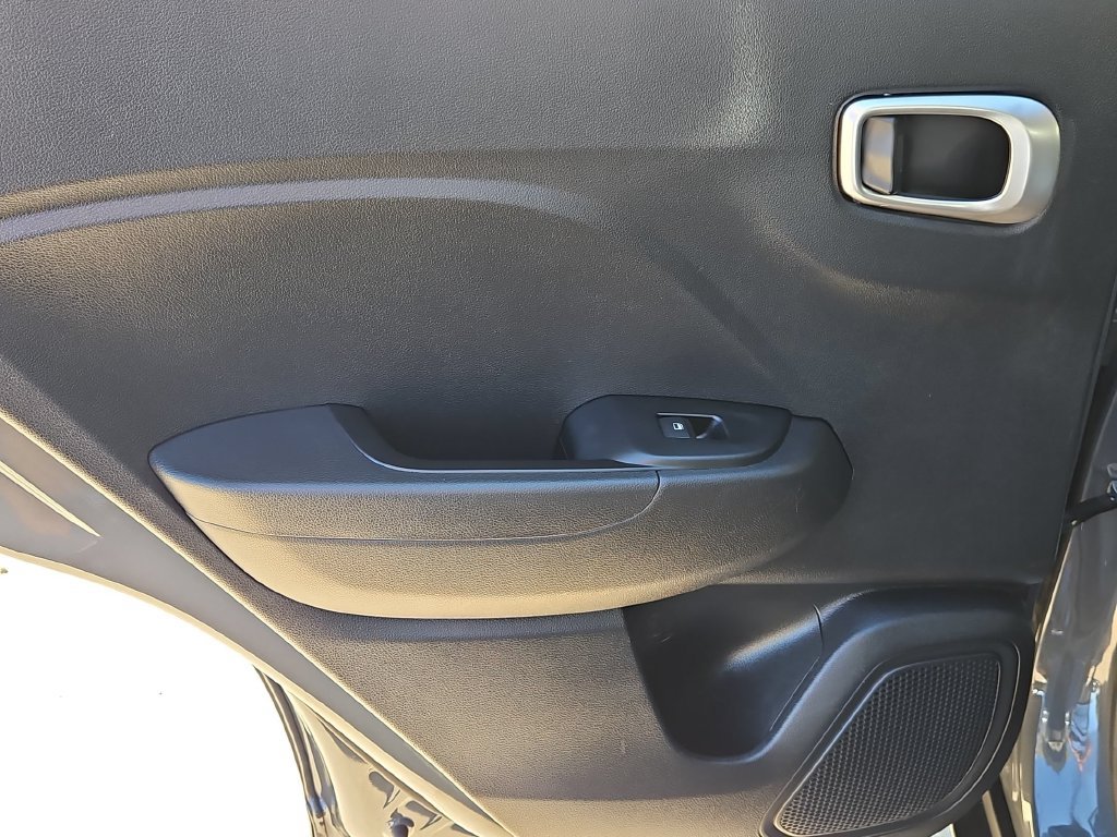 Used 2025 Hyundai Venue SEL FWD image 27