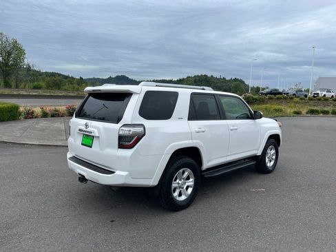 Used 2014 Toyota 4Runner SR5 AWD/4WD image 6