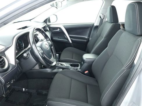 Used 2018 Toyota RAV4 XLE image 19