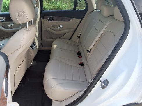 Used 2019 Mercedes-Benz GLC 300 4MATIC image 32