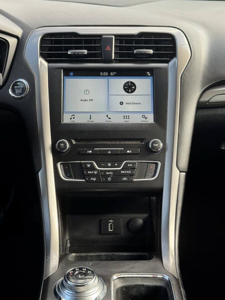 Used 2018 Ford Fusion SE FWD image 16
