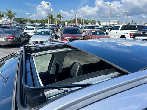 Used 2025 Kia Sorento S w/ Panoramic Sunroof Package FWD image 18