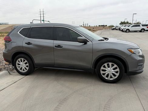 Used 2020 Nissan Rogue S FWD image 3