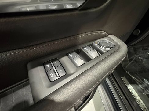 Used 2024 GMC Yukon Denali w/ Advanced Technology Package AWD/4WD image 41