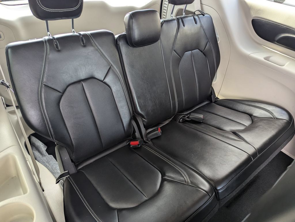 Used 2024 Chrysler Pacifica Touring-L FWD image 33